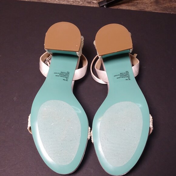 Betsey Johnson Ivory Pearl Heels - Picture 6 of 8